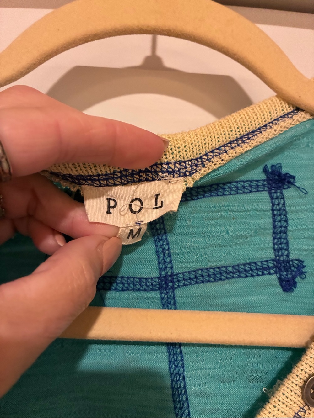 POL Relaxed V-Neck Colorblock Pullover Top in Teal and beige - Picture 4 of 6